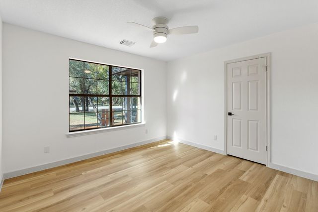 520 HUNTER RIDGE RD, San Marcos, TX 78666