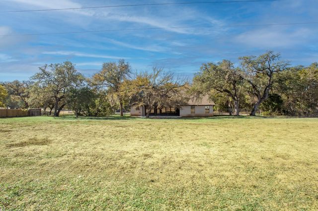 520 HUNTER RIDGE RD, San Marcos, TX 78666