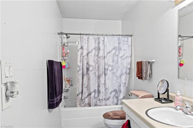 2260 Sunderland Road 74W, Winston-salem, NC 27103