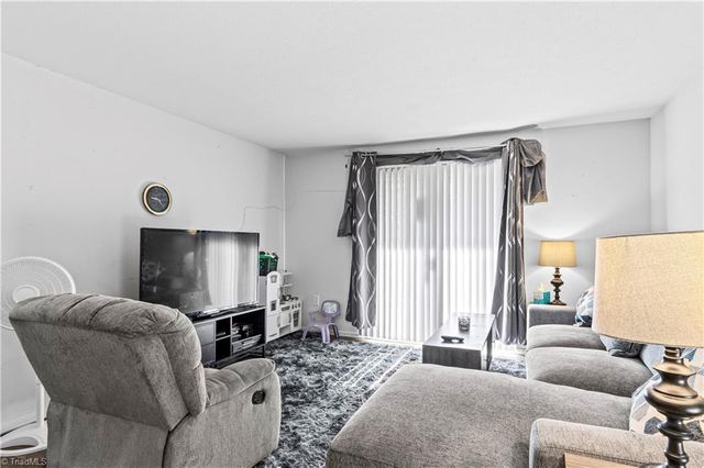 2260 Sunderland Road 74W, Winston-salem, NC 27103