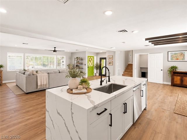 845 Kenny Way, Las Vegas, NV 89107