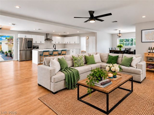 845 Kenny Way, Las Vegas, NV 89107