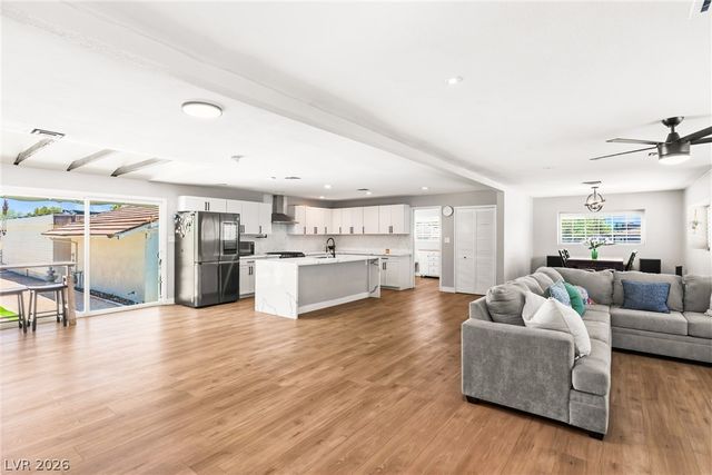 845 Kenny Way, Las Vegas, NV 89107