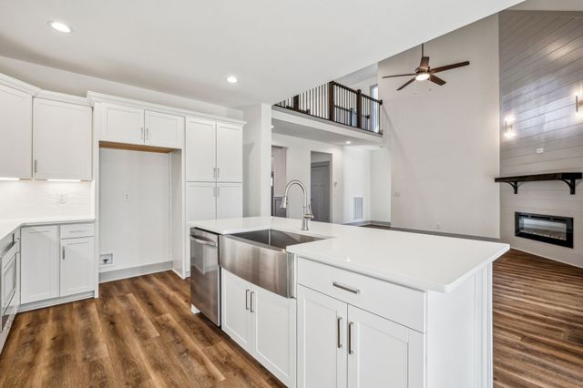 1370 Reda Dr, Clarksville, TN 37042