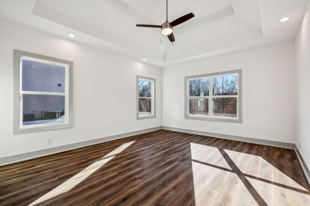 1370 Reda Dr, Clarksville, TN 37042