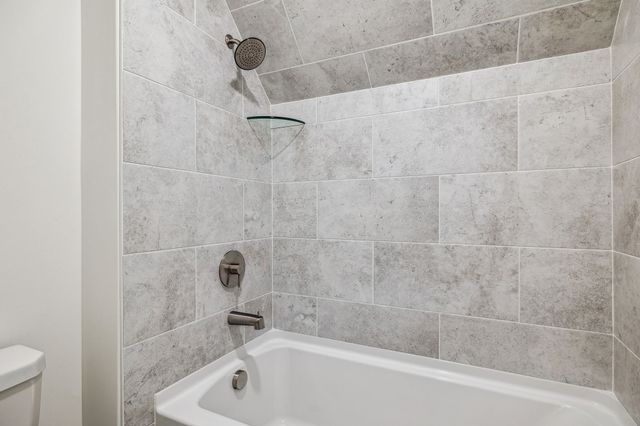 1370 Reda Dr, Clarksville, TN 37042