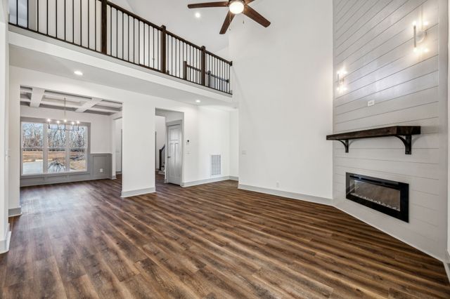 1370 Reda Dr, Clarksville, TN 37042