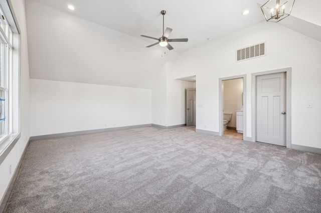 1370 Reda Dr, Clarksville, TN 37042