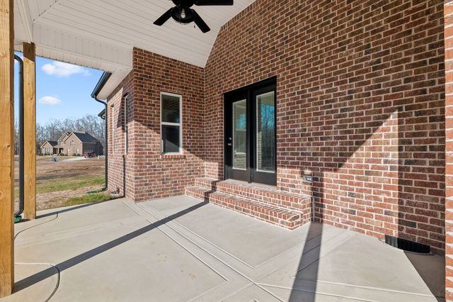 1370 Reda Dr, Clarksville, TN 37042
