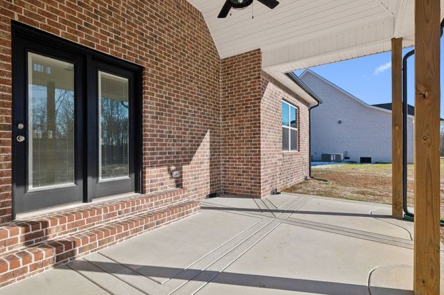 1370 Reda Dr, Clarksville, TN 37042