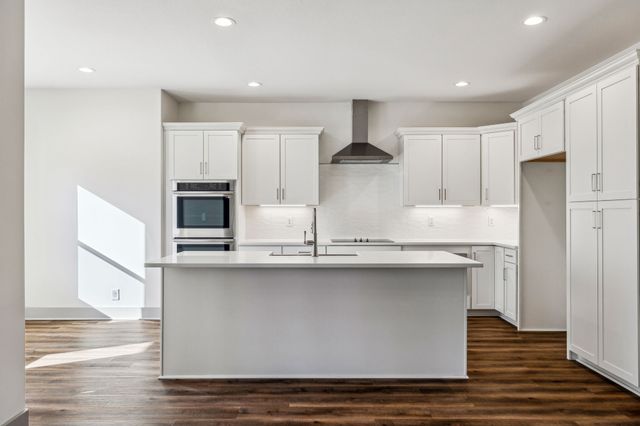 1370 Reda Dr, Clarksville, TN 37042