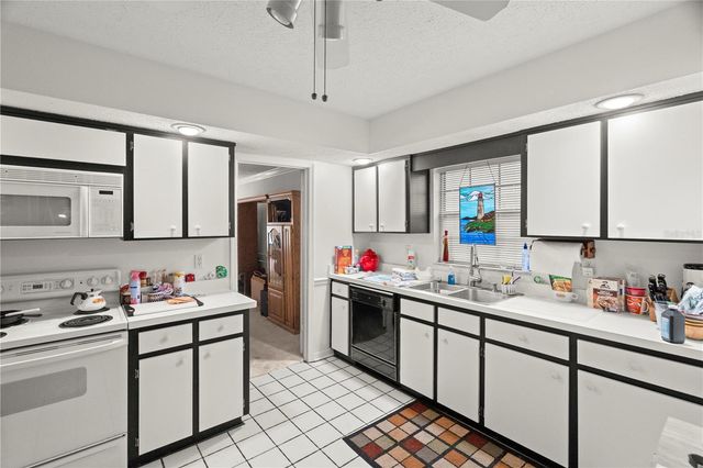 10408 RECLINATA LANE, Tampa, FL 33618