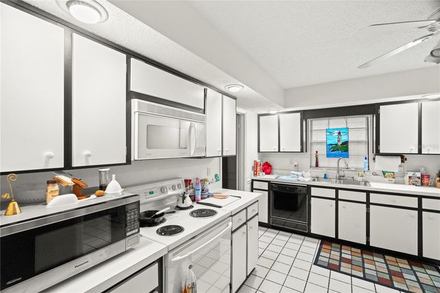 10408 RECLINATA LANE, Tampa, FL 33618