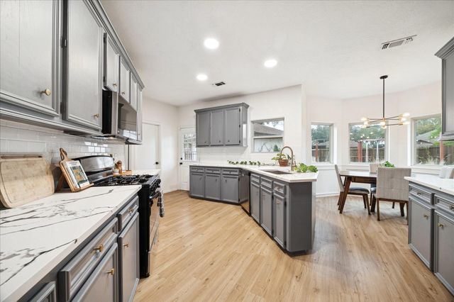 2423 1st Street, Stafford, TX 77477