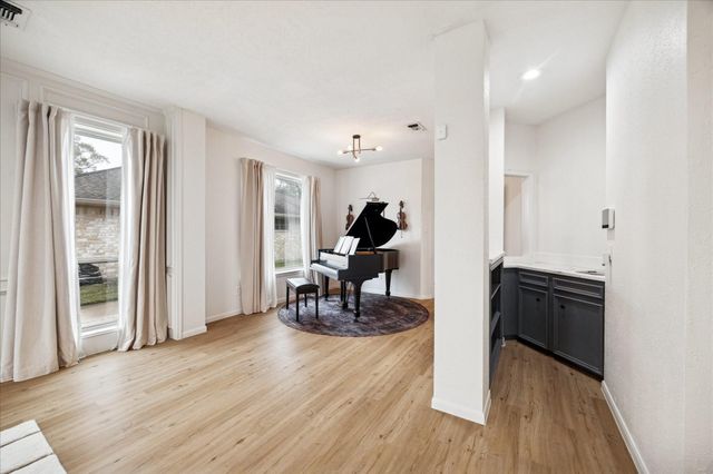 2423 1st Street, Stafford, TX 77477