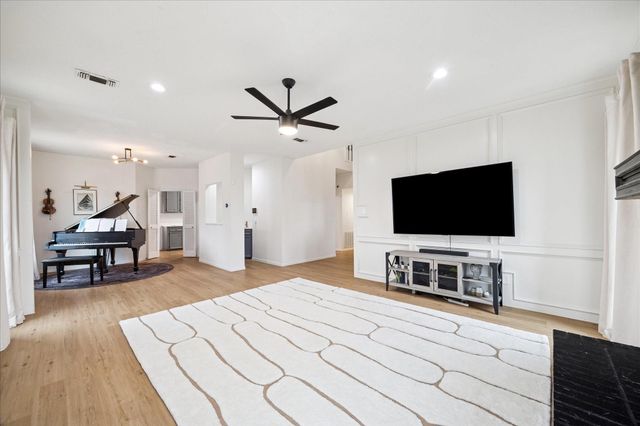 2423 1st Street, Stafford, TX 77477