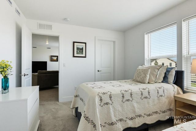 5433 E Terrace Falls Ct, Nampa, ID 83686