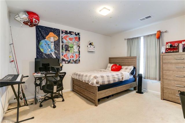 104 Williamson Park LN, Smithfield, VA 23430