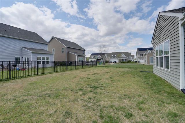 104 Williamson Park LN, Smithfield, VA 23430