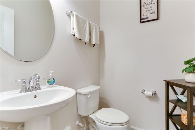 104 Williamson Park LN, Smithfield, VA 23430