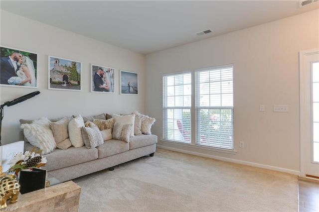 104 Williamson Park LN, Smithfield, VA 23430