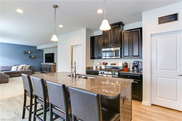 104 Williamson Park LN, Smithfield, VA 23430