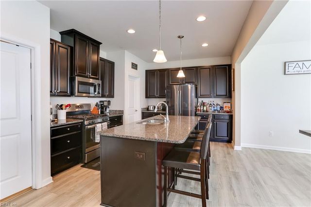 104 Williamson Park LN, Smithfield, VA 23430
