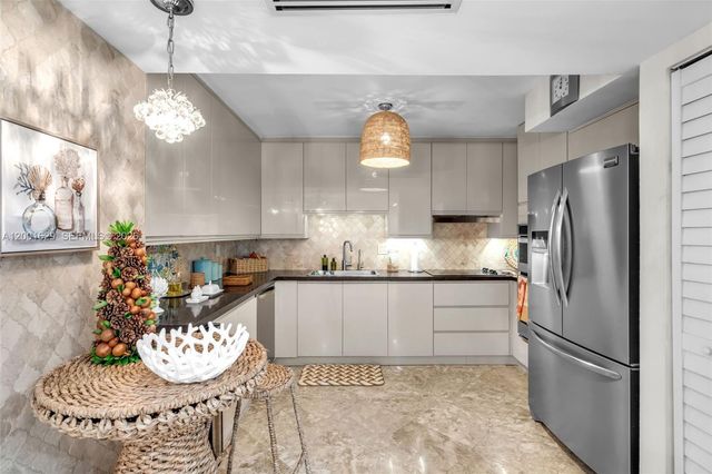 55 Ocean Lane Dr 1028, Key Biscayne, FL 33149