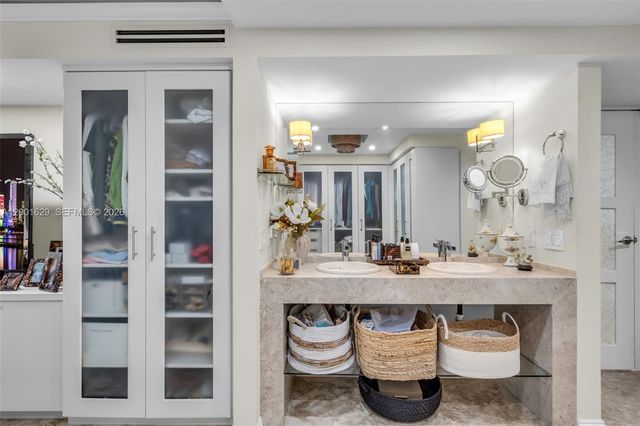 55 Ocean Lane Dr 1028, Key Biscayne, FL 33149