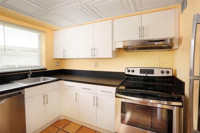 7720 SW 54th Ct 42B, Miami, FL 33143