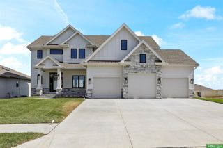 10406 S 118 Street, Papillion, NE 68046
