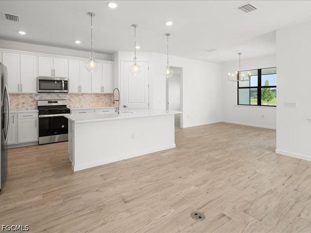 18262 Parksville DR, Estero, FL 33928