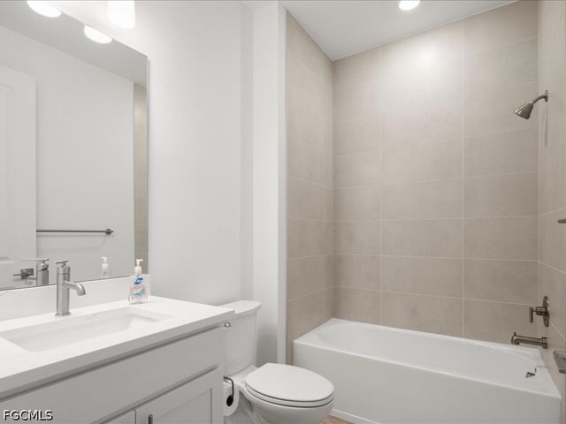 18262 Parksville DR, Estero, FL 33928