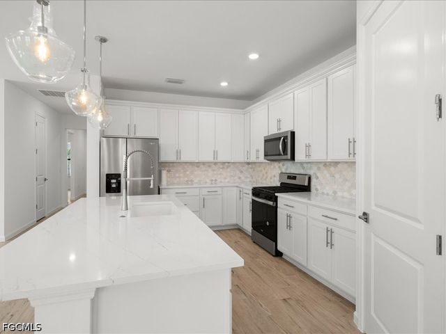 18262 Parksville DR, Estero, FL 33928