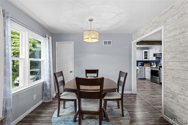 209 Madison Avenue, St Louis, MO 63119