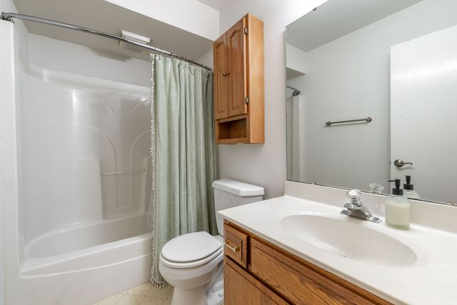 2032 Swan Lane, Elgin, IL 60123