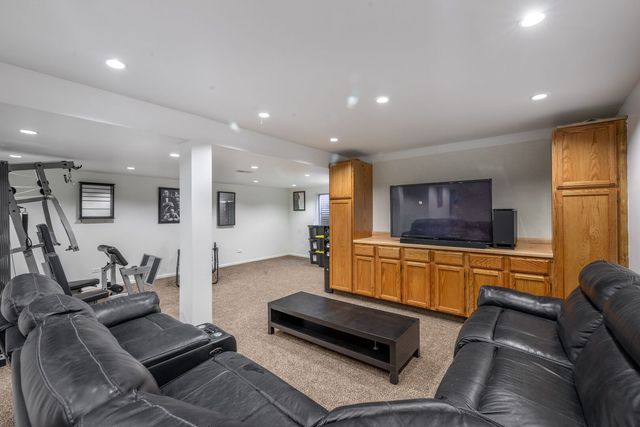 2032 Swan Lane, Elgin, IL 60123