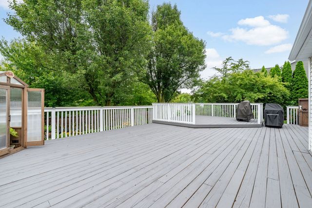 2032 Swan Lane, Elgin, IL 60123