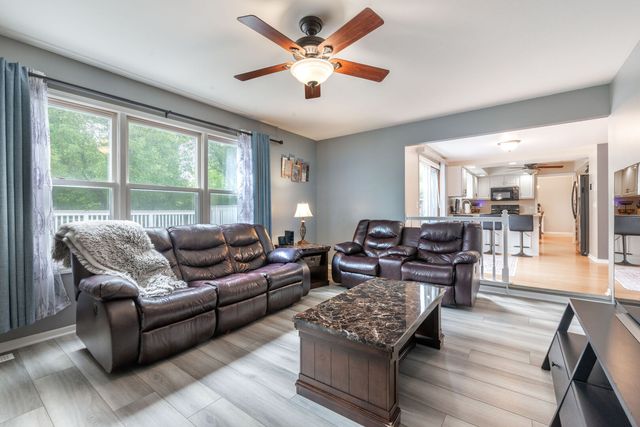 2032 Swan Lane, Elgin, IL 60123