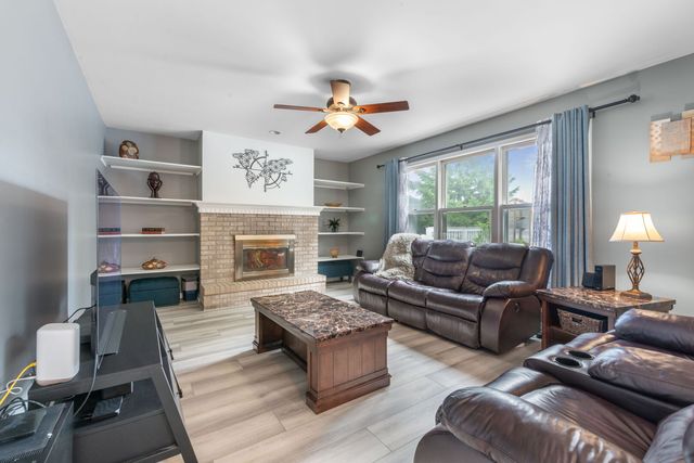 2032 Swan Lane, Elgin, IL 60123