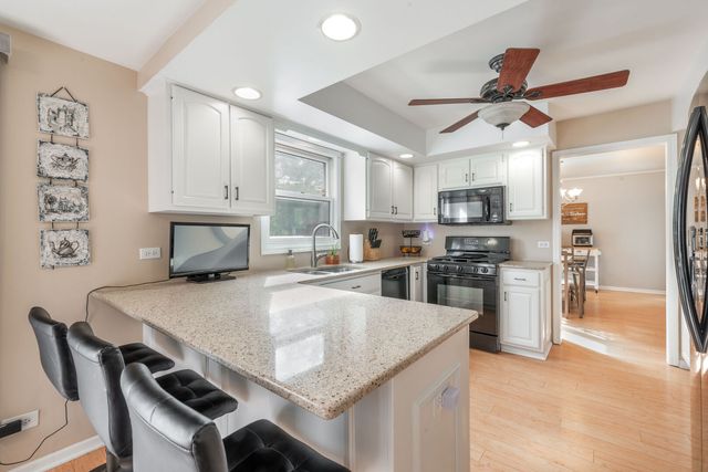 2032 Swan Lane, Elgin, IL 60123