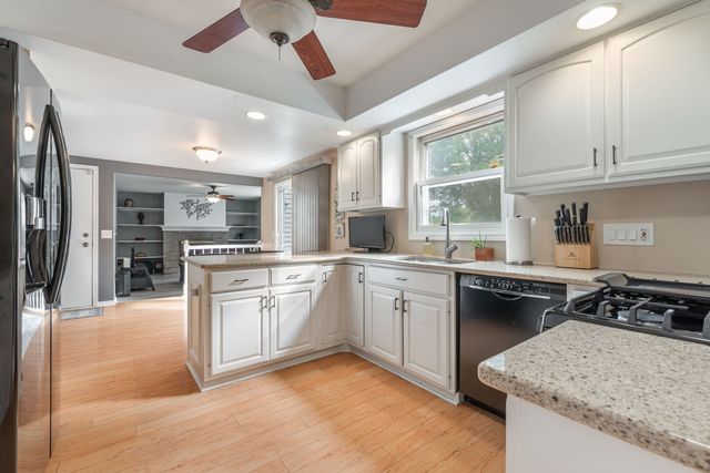 2032 Swan Lane, Elgin, IL 60123