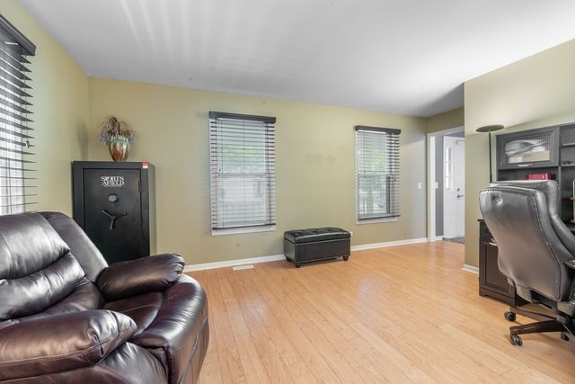 2032 Swan Lane, Elgin, IL 60123