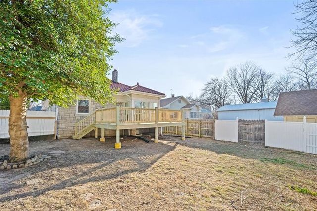 1500 W Lexington Avenue, Independence, MO 64052