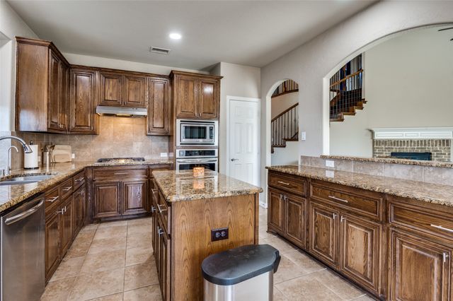 1840 River Run Drive, Desoto, TX 75115