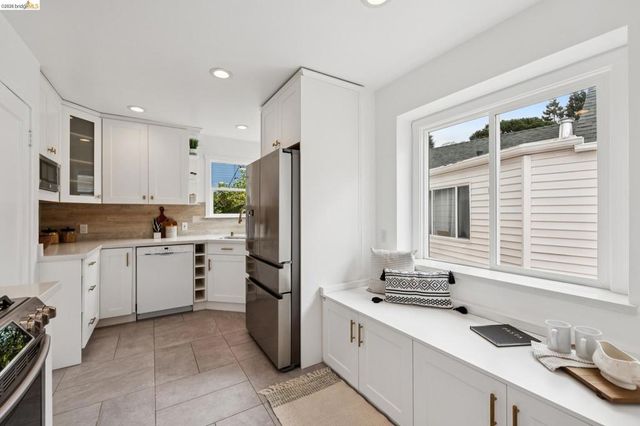 3530 Victor Ave, Oakland, CA 94619