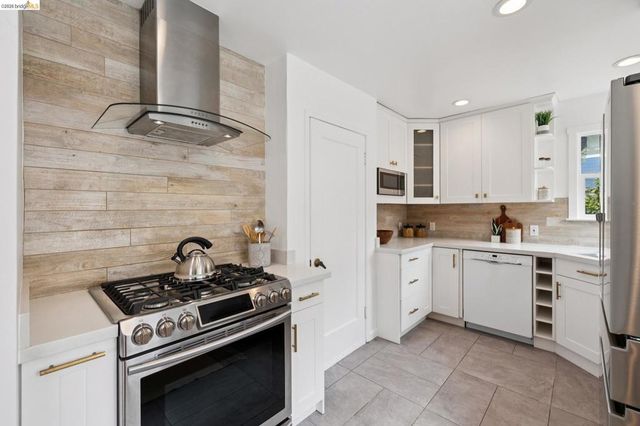 3530 Victor Ave, Oakland, CA 94619