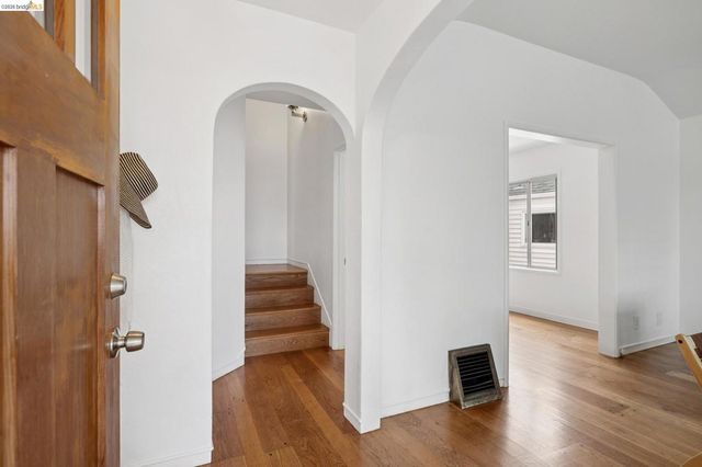 3530 Victor Ave, Oakland, CA 94619