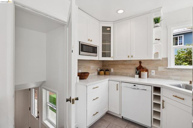 3530 Victor Ave, Oakland, CA 94619