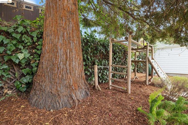 3530 Victor Ave, Oakland, CA 94619